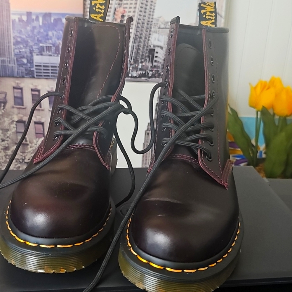 Dr. Martin 1460 SR OXBLOODSize: M 8 / W 9Color: OXBLOOD